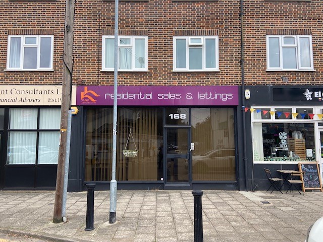 Retail Shop/Office (former estate agency) – To Let