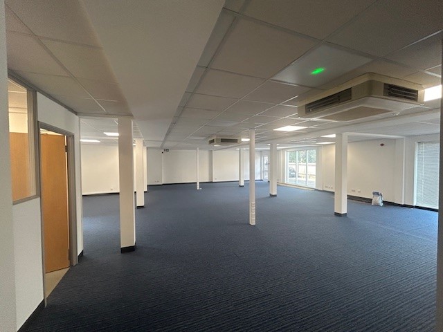 Modern Ground Floor Suite of Offices in Sutton – To Let